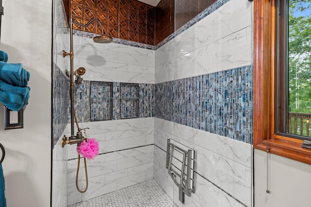 2207 Barron Polk St, Comstock, WI 54826 - bathroom with a tile shower