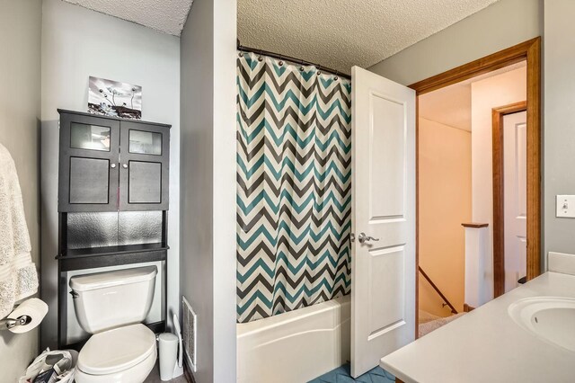 7754 Lachman Ave NE, Otsego, MN 55301 - full bath with a textured ceiling, toilet, vanity, and shower / bath combination with curtain