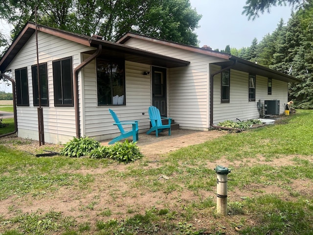 20906 624th Ave, Litchfield, MN 55355 - view of front of house with central AC unit and a front lawn
