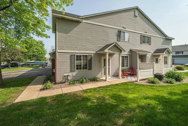 1667 Brittany Dr, Shakopee, MN 55379 - rear view of property featuring a lawn