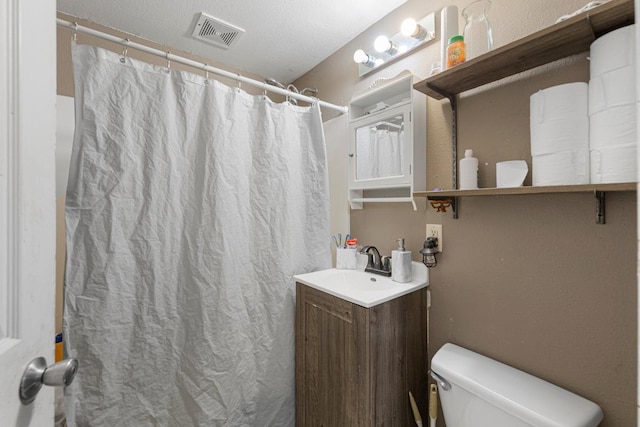 86 Somerville St S, Morgan, MN 56266 - bathroom featuring toilet, vanity, and curtained shower