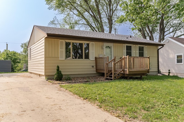 3568 6th St NW, Rochester, MN 55901 - view of front of house featuring a front yard