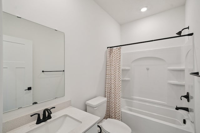 5173 Useppa Trl, Woodbury, MN 55129 - full bath featuring shower / bathtub combination with curtain and vanity