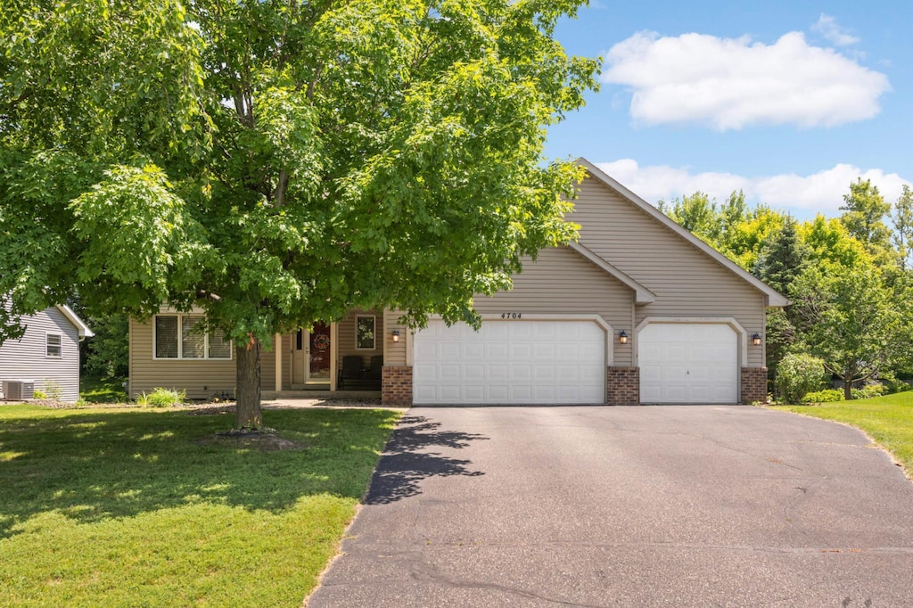 4704 Weston Hills Dr, Eagan, MN 55123 - photo 1