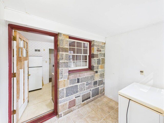 1538 8th Ave SE, Saint Cloud, MN 56304 - bathroom with baseboards