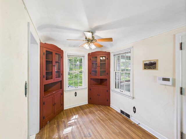 1538 8th Ave SE, Saint Cloud, MN 56304 - entryway featuring light wood-type flooring, a ceiling fan, and baseboards