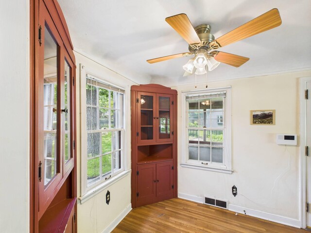 1538 8th Ave SE, Saint Cloud, MN 56304 - entryway featuring wood finished floors, baseboards, and ceiling fan