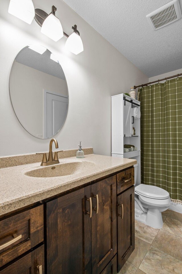 783 Park Brook Rd NW, Isanti, MN 55040 - full bath featuring vanity, toilet, a textured ceiling, and curtained shower