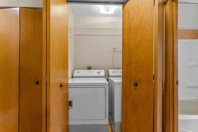 546 Laurel Ave Unit 6, Saint Paul, MN 55102 - washroom featuring washing machine and dryer and a skylight