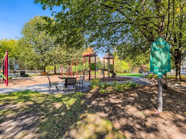 546 Laurel Ave Unit 6, Saint Paul, MN 55102 - view of community playground