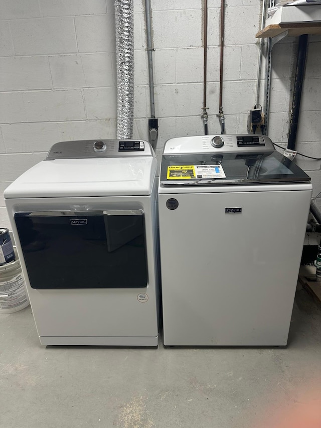 1911 Johnson St, Albert Lea, MN 56007 - laundry area with washing machine and dryer and concrete block wall