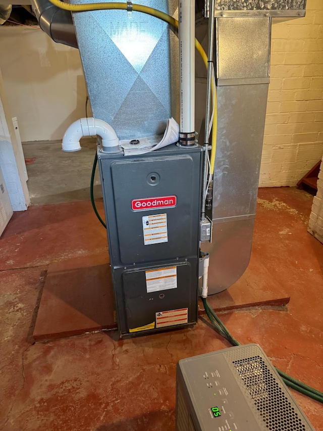 1315 Clark St W, Albert Lea, MN 56007 - utility room with heating unit