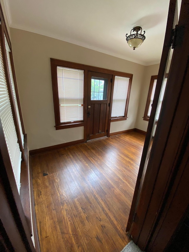 1315 Clark St W, Albert Lea, MN 56007 - foyer with wood finished floors and baseboards