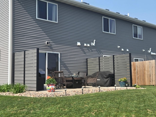 924 3rd Ave SE, Hayfield, MN 55940 - back of property with a patio area