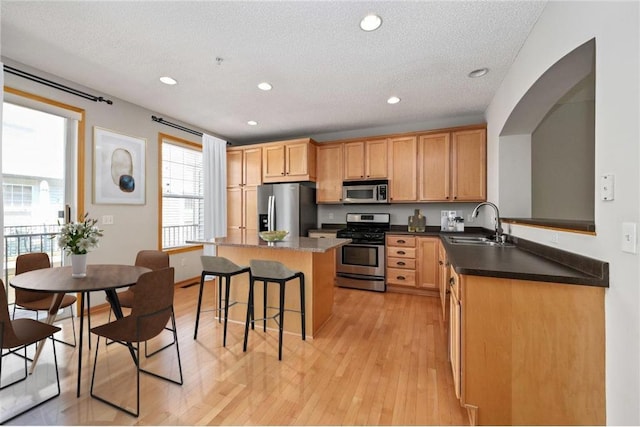 8280 Labont Way, Eden Prairie, MN 55344 - kitchen featuring appliances with stainless steel finishes, a sink, a kitchen island, a breakfast bar, and recessed lighting