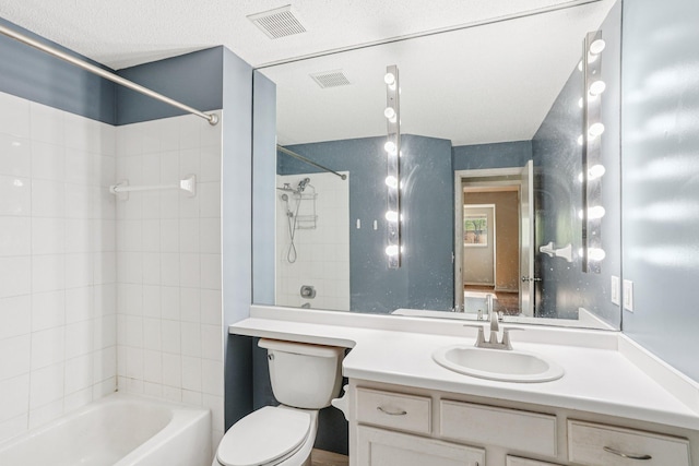 2040 Shenandoah Ct Unit B, Plymouth, MN 55447 - bathroom featuring vanity and shower / bath combination