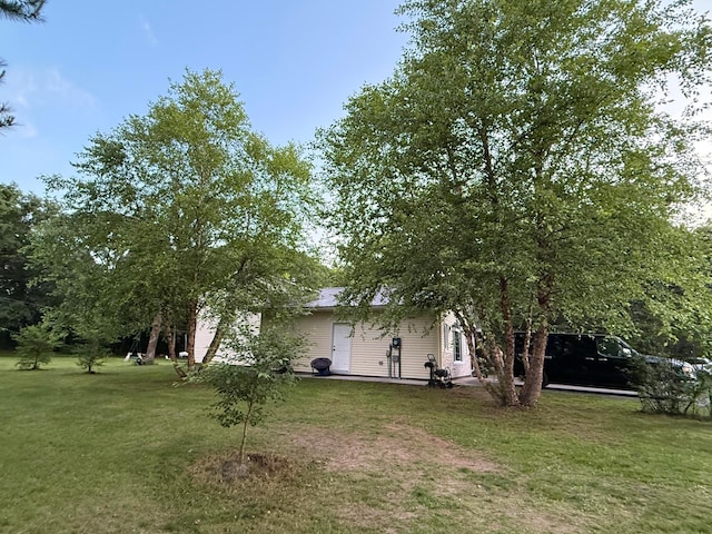 2120 Walden Blvd NW, Oak Grove, MN 55011 - view of front facade with a front yard