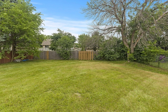 6716 83rd Ave N, Brooklyn Park, MN 55445 - view of yard