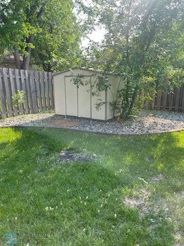 614 8th St E, West Fargo, ND 58078 - view of yard