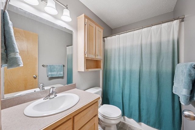 19470 Zumbro Ct NW, Elk River, MN 55330 - full bath with toilet, vanity, a textured ceiling, and curtained shower