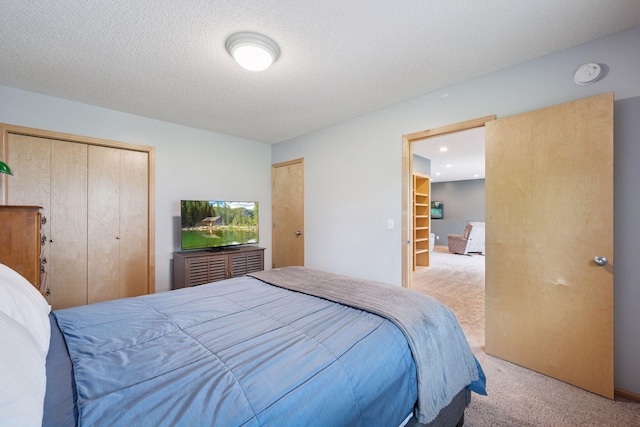 19470 Zumbro Ct NW, Elk River, MN 55330 - bedroom featuring carpet, a closet, a textured ceiling, and recessed lighting