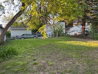 905 Fuller Ave, Saint Paul, MN 55104 - view of green lawn
