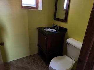 905 Fuller Ave, Saint Paul, MN 55104 - half bath featuring vanity and toilet