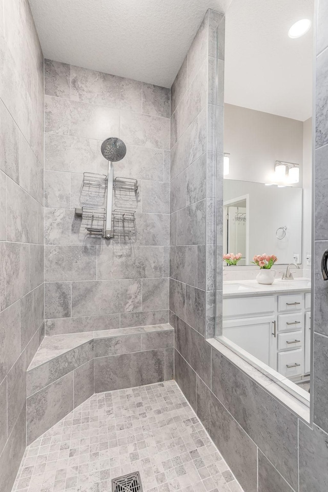 6944 Xanthus Ln N, Maple Grove, MN 55311 - full bath featuring tiled shower and double vanity