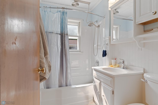 709 9th St, Hawley, MN 56549 - bathroom with shower / bathtub combination with curtain, toilet, and vanity