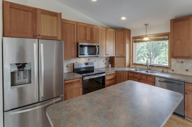 217 Hickory Ln E, Shakopee, MN 55379 - kitchen featuring appliances with stainless steel finishes, a sink, lofted ceiling, decorative backsplash, and dark countertops