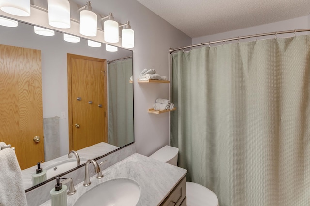 217 Hickory Ln E, Shakopee, MN 55379 - bathroom featuring toilet, vanity, and a shower with curtain