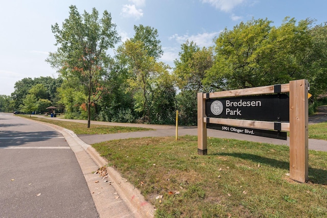 6050 Blake Ridge Rd, Edina, MN 55436 - view of asphalt street with curbs