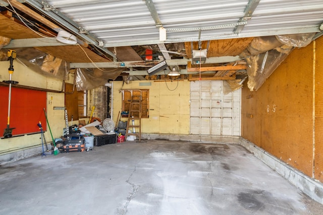 1576 Nebraska Ave E, Saint Paul, MN 55106 - garage featuring a garage door opener