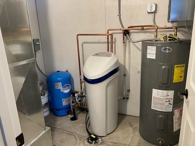 7865 Ski Chalet Dr, Breezy Point, MN 56472 - utility room with water heater
