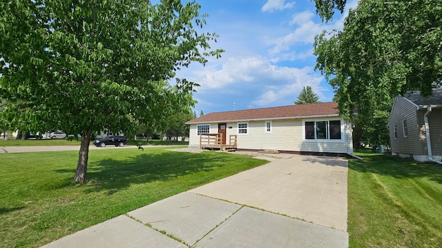 111 10th Ave SE, Elbow Lake, MN 56531 - view of front of house featuring a front lawn and driveway