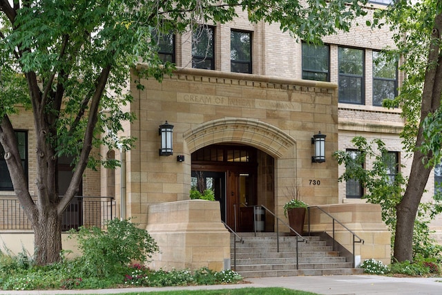 730 Stinson Blvd Unit 425, Minneapolis, MN 55413 - view of exterior entry featuring stone siding and brick siding