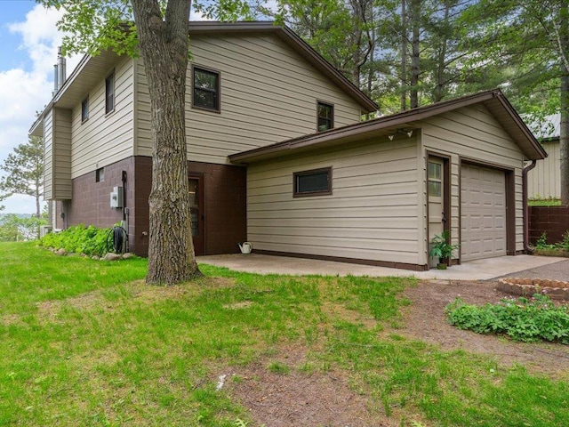 1474 Shamineau Dr, Motley, MN 56466 - rear view of property with a garage and a yard