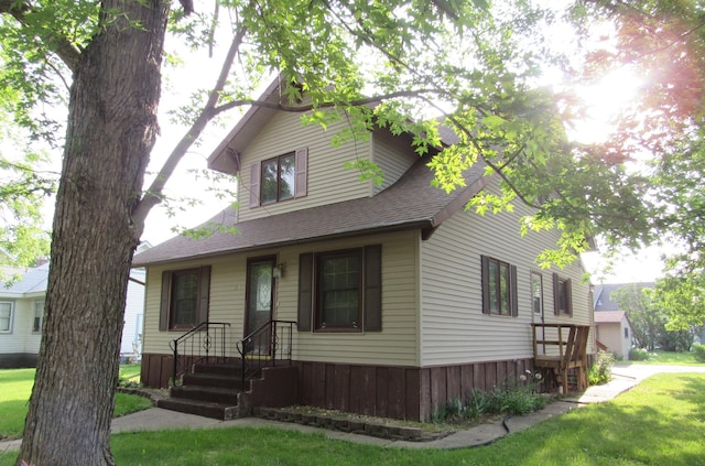 457 Rohrer St, Round Lake, MN 56167 - view of front of property featuring a front lawn and a shingled roof