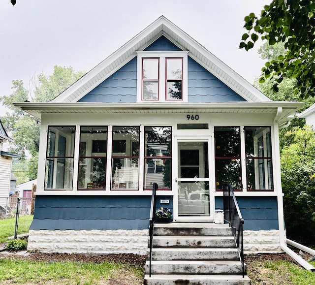 960 Edmund Ave, Saint Paul, MN 55104 - view of front of house featuring a sunroom and entry steps