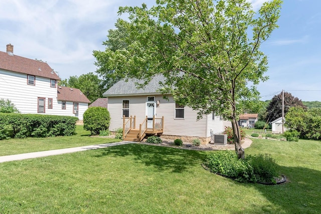 921 2nd St, Mankato, MN 56001 - view of front of property with a front lawn, central AC, and roof with shingles