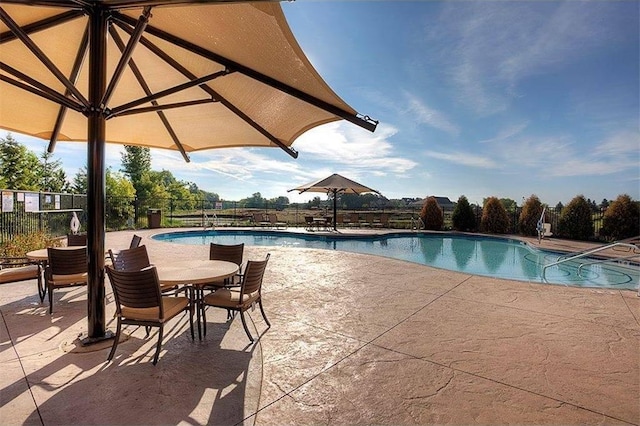 11444 Creekside Ct, Rogers, MN 55311 - community pool featuring a patio