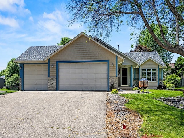 201 3rd St NW, Saint Michael, MN 55376 - ranch-style house featuring an attached garage, a front yard, and roof with shingles