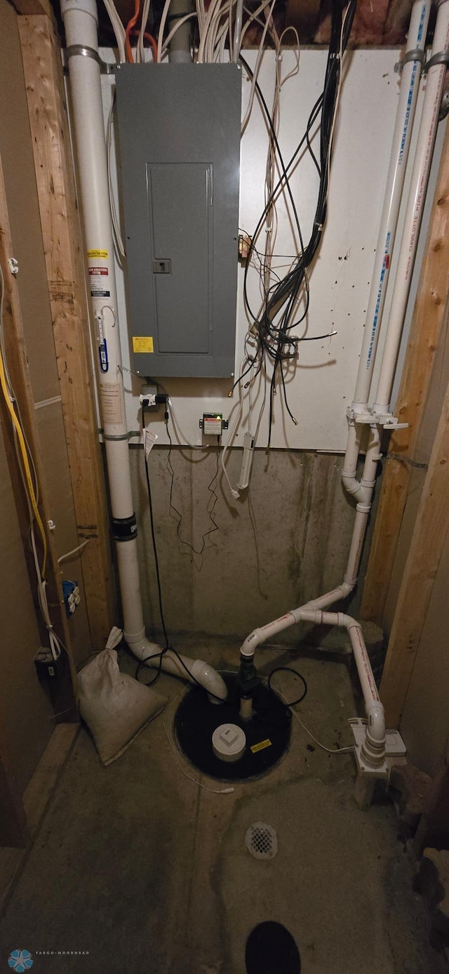 4708 21st St N, Moorhead, MN 56560 - utilities with electric panel
