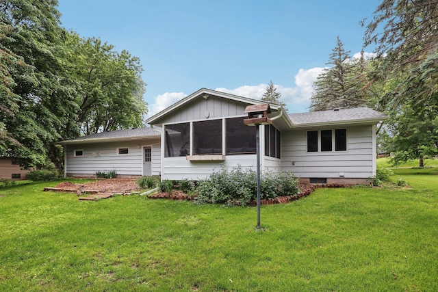 1985 Mabel Ct, Chaska, MN 55318 - rear view of property featuring a yard and a sunroom