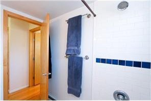 656 Ashland Ave Unit 11, Saint Paul, MN 55104 - bathroom featuring a shower