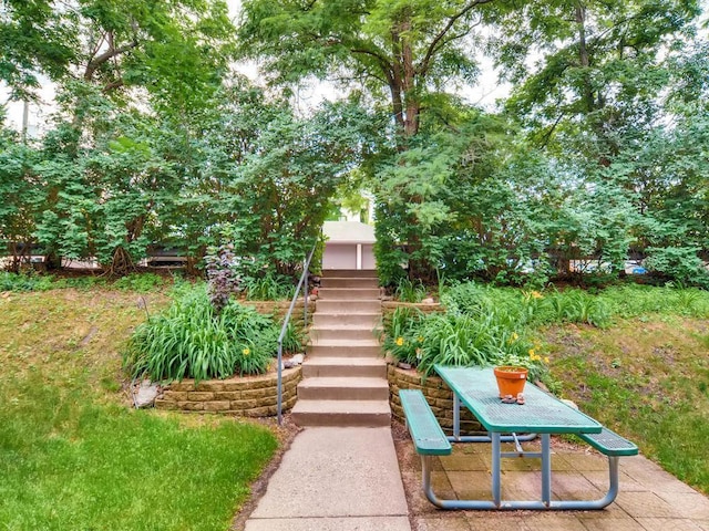 656 Ashland Ave Unit 11, Saint Paul, MN 55104 - view of yard with stairway