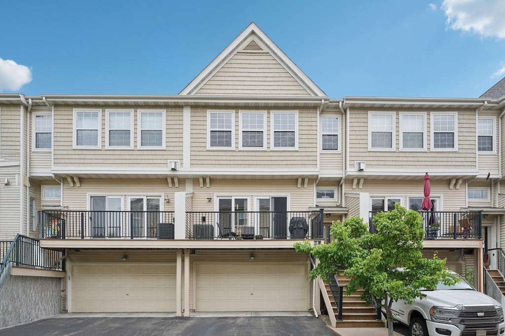 4332 Victor Path Unit 6, Hugo, MN 55038 - townhome / multi-family property featuring a garage and driveway