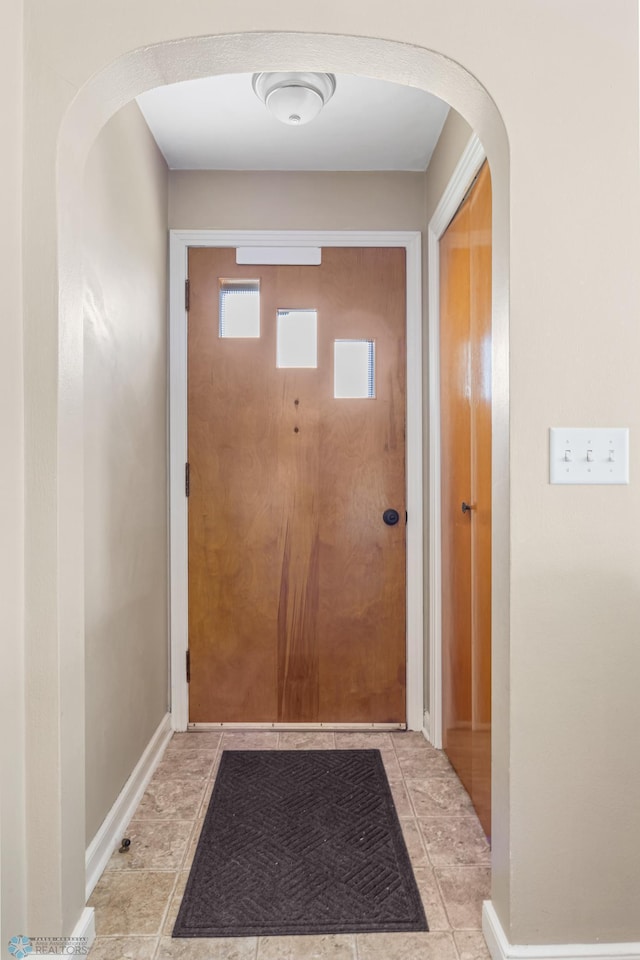1514 2nd St N, Fargo, ND 58102 - entryway with arched walkways and baseboards