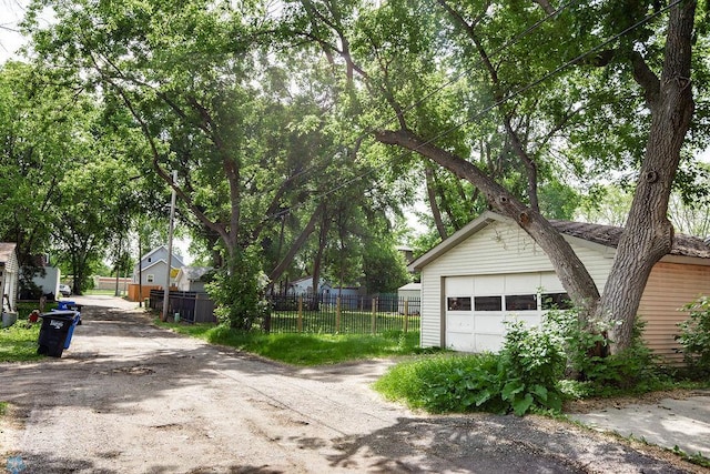 425 12th Ave S, Fargo, ND 58103 - detached garage featuring driveway
