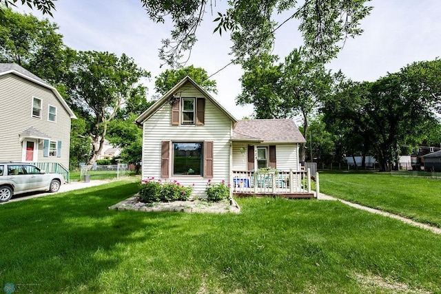 425 12th Ave S, Fargo, ND 58103 - view of front of home featuring a porch and roof with shingles